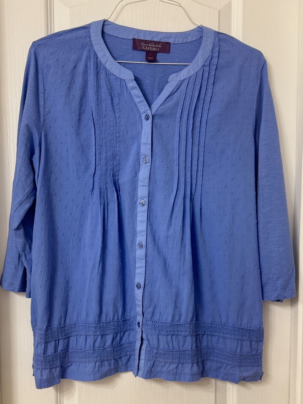Gloria Vanderbilt blue blouse pintuck pleating button down 3/4 sleeves cotton L